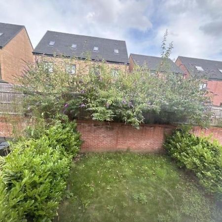 Private Room In A House With Parking In Lenton 诺丁汉 外观 照片