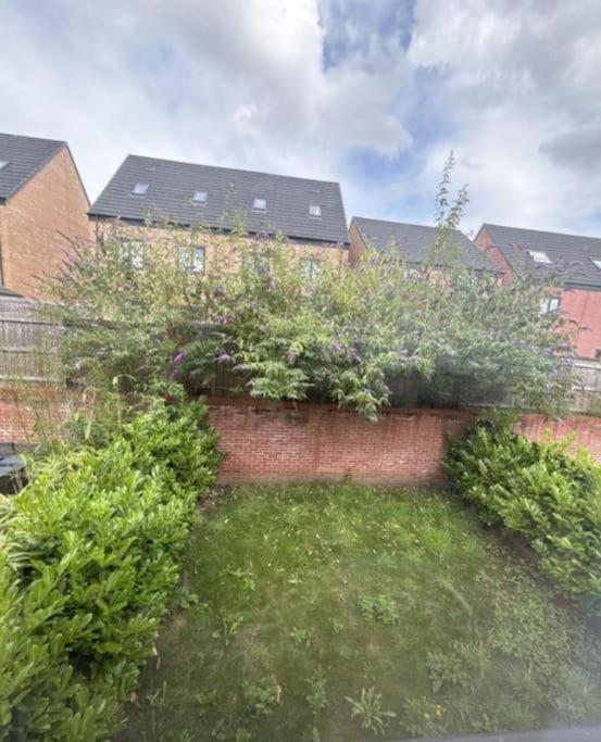 Private Room In A House With Parking In Lenton 诺丁汉 外观 照片