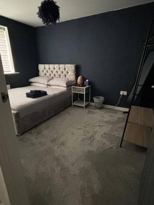 Private Room In A House With Parking In Lenton 诺丁汉 外观 照片